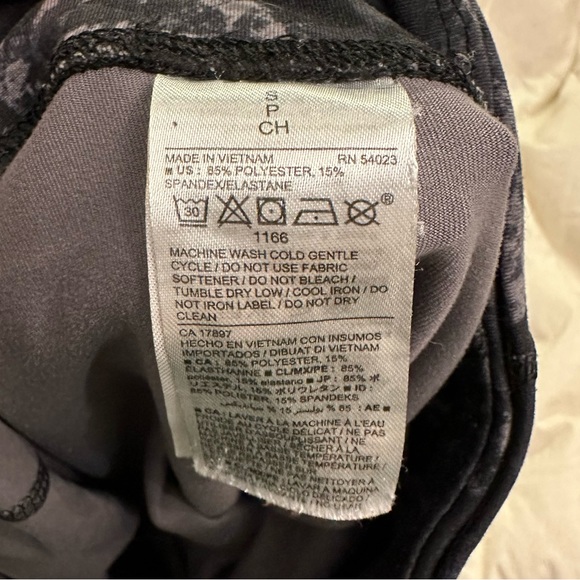 Old navy black geometric patterned leggings size small - Picture 5 of 5